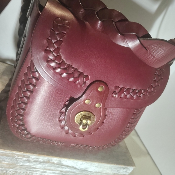 Halikarnas Handbags - Elegant Burgundy Leather Bag